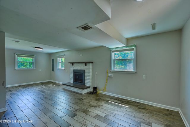 10006 Fern Creek Rd, Louisville, KY 40291