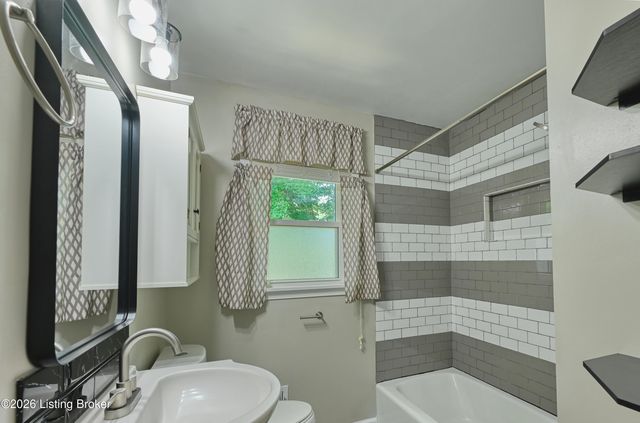 10006 Fern Creek Rd, Louisville, KY 40291