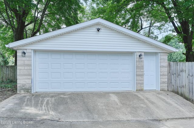 10006 Fern Creek Rd, Louisville, KY 40291