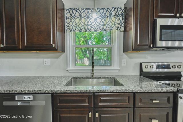 10006 Fern Creek Rd, Louisville, KY 40291