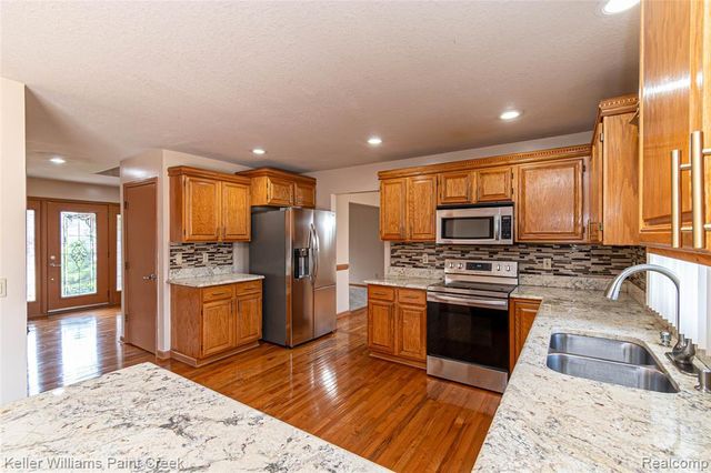 5555 Chatham Lane, Grand Blanc, MI 48439