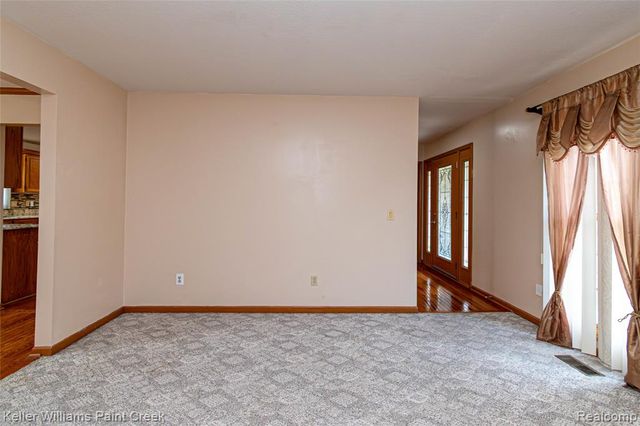 5555 Chatham Lane, Grand Blanc, MI 48439
