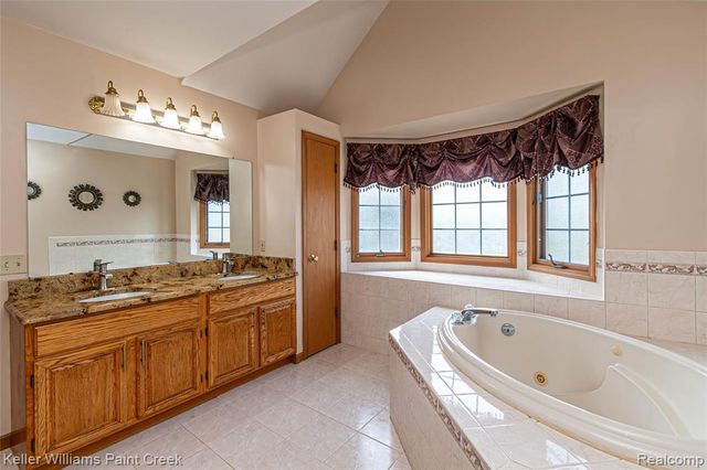 5555 Chatham Lane, Grand Blanc, MI 48439