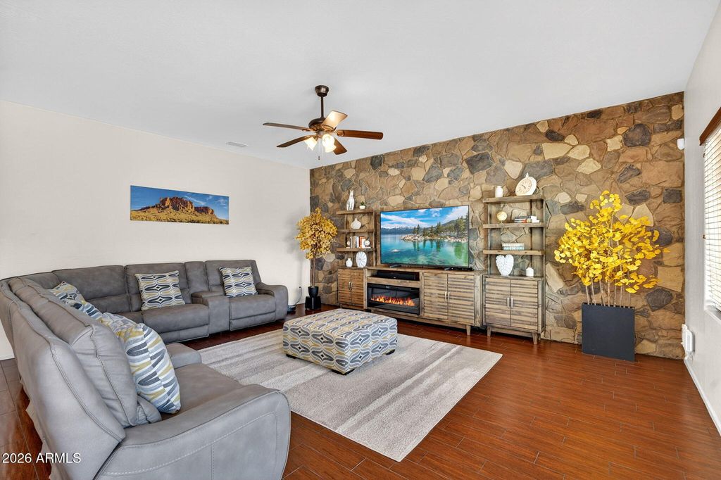 Image 10 of property listing at 21288 E RUSSET Road, Queen Creek, AZ 85142