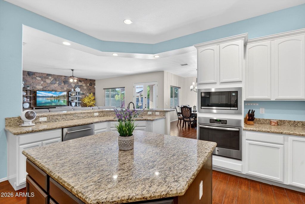 Image 13 of property listing at 21288 E RUSSET Road, Queen Creek, AZ 85142