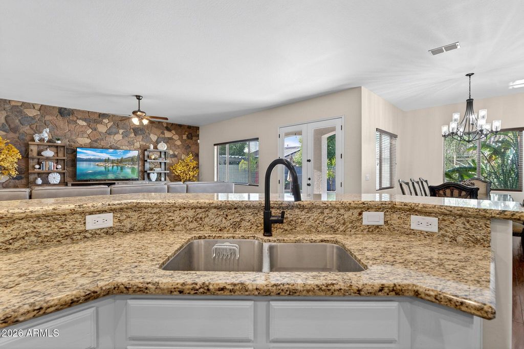 Image 14 of property listing at 21288 E RUSSET Road, Queen Creek, AZ 85142