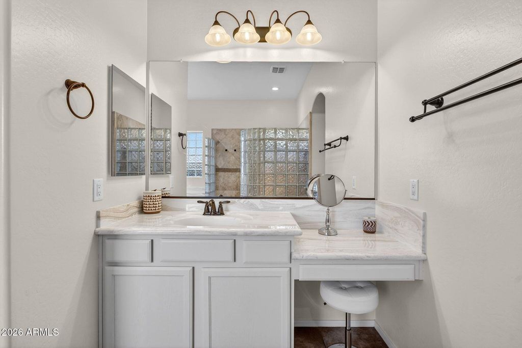 Image 23 of property listing at 21288 E RUSSET Road, Queen Creek, AZ 85142