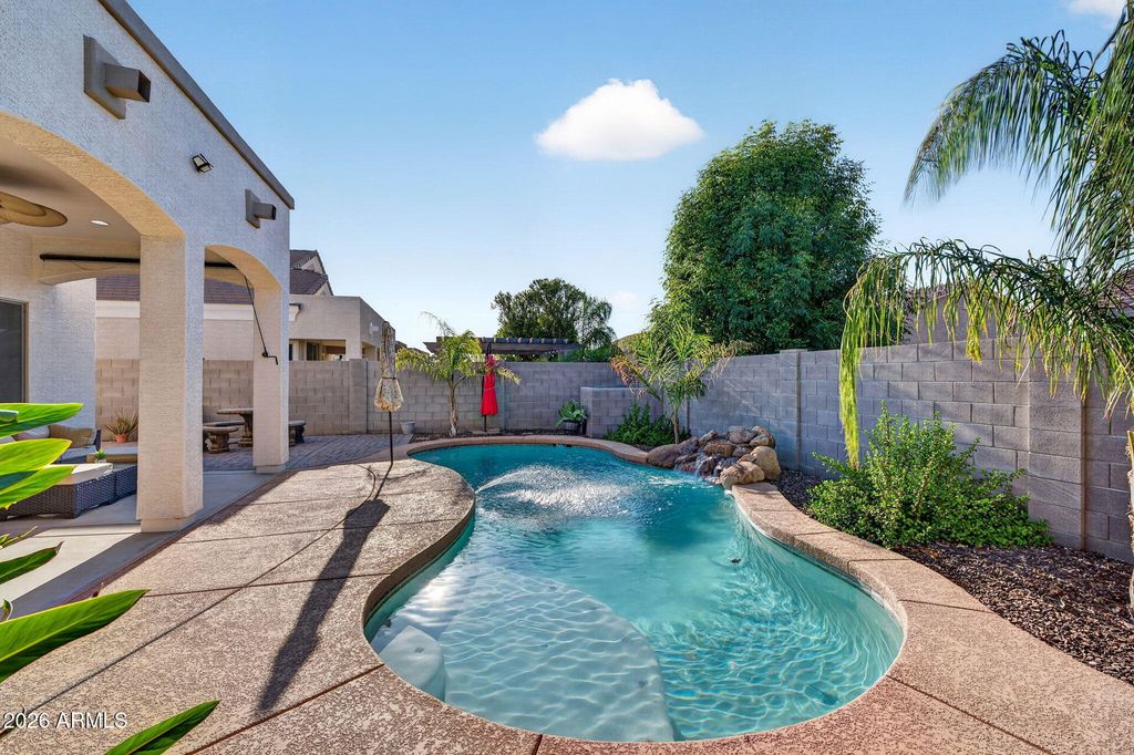 Image 38 of property listing at 21288 E RUSSET Road, Queen Creek, AZ 85142