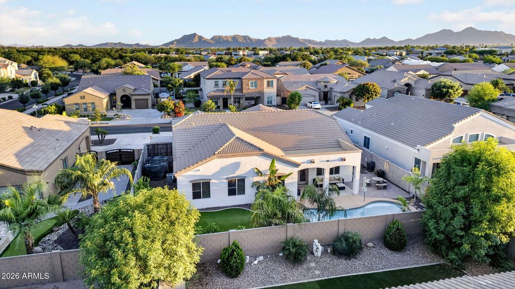 Image 4 of property listing at 21288 E RUSSET Road, Queen Creek, AZ 85142