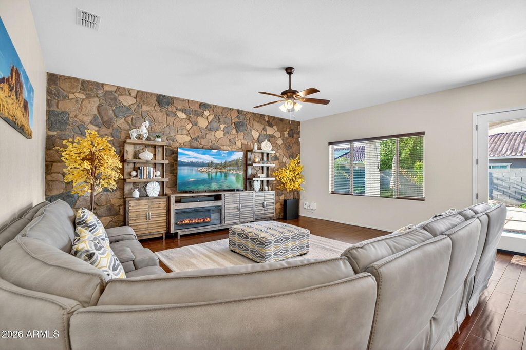 Image 9 of property listing at 21288 E RUSSET Road, Queen Creek, AZ 85142