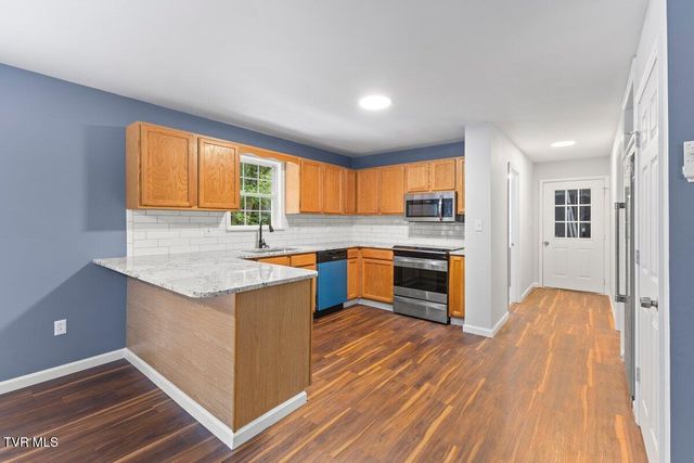 105 Beech Lane Lane, Roan Mountain, TN 37687