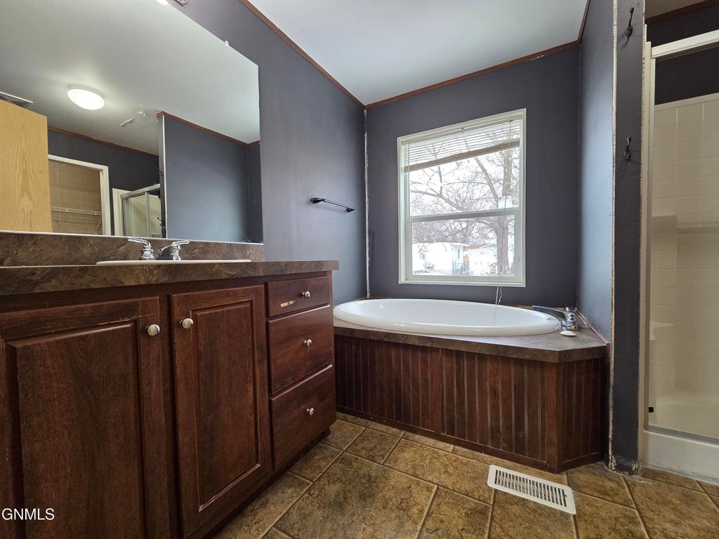 2500 Centennial Road, Bismarck, ND 58503 photo 17