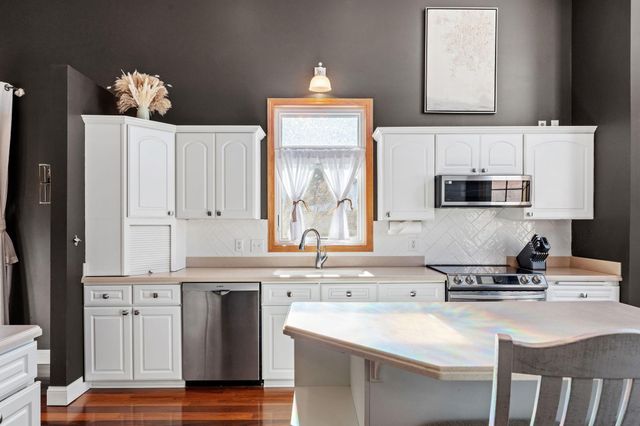 915 Klyva Road SE, Cokato, MN 55321