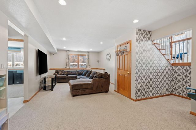 915 Klyva Road SE, Cokato, MN 55321