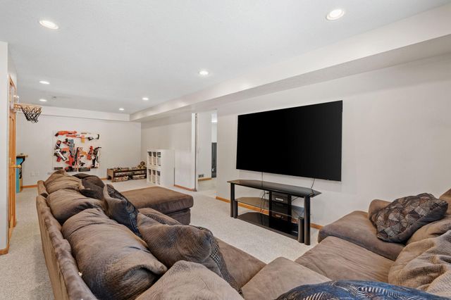 915 Klyva Road SE, Cokato, MN 55321