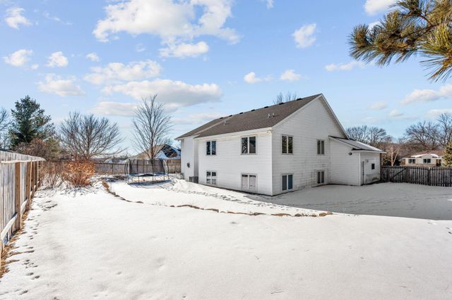 915 Klyva Road SE, Cokato, MN 55321