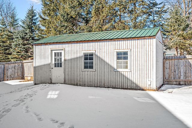 915 Klyva Road SE, Cokato, MN 55321