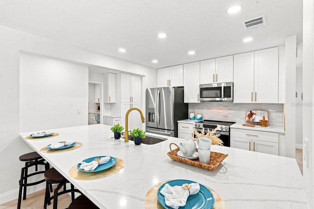 Image 14 of property listing at 212 GIOTTO DRIVE, Nokomis, FL 34275