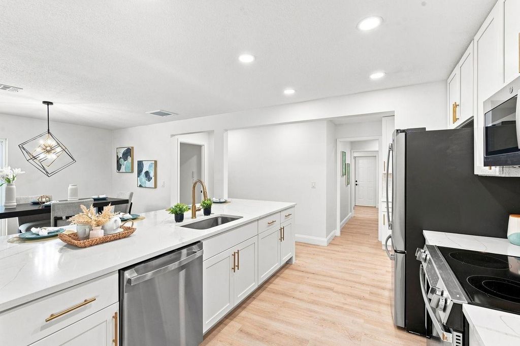 Image 19 of property listing at 212 GIOTTO DRIVE, Nokomis, FL 34275