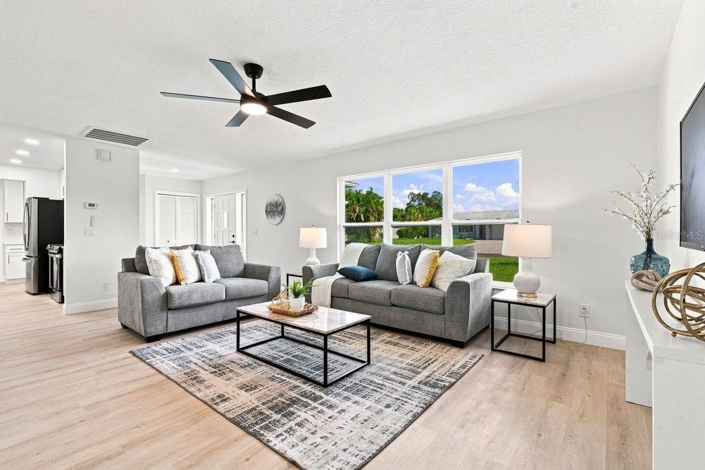 Image 4 of property listing at 212 GIOTTO DRIVE, Nokomis, FL 34275