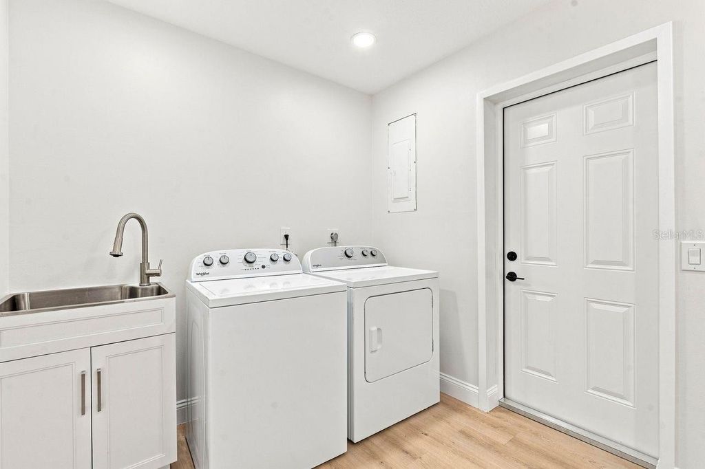 Image 35 of property listing at 212 GIOTTO DRIVE, Nokomis, FL 34275