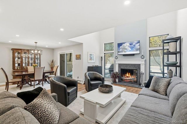 8 Wimbledon Court, Jericho, NY 11753