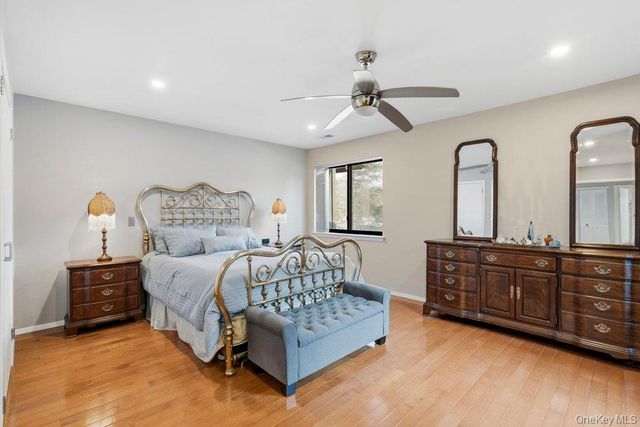 8 Wimbledon Court, Jericho, NY 11753