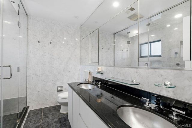 8 Wimbledon Court, Jericho, NY 11753