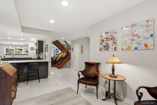 8 Wimbledon Court, Jericho, NY 11753