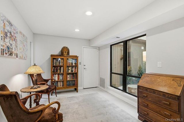 8 Wimbledon Court, Jericho, NY 11753