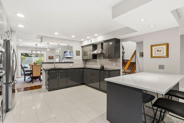 8 Wimbledon Court, Jericho, NY 11753