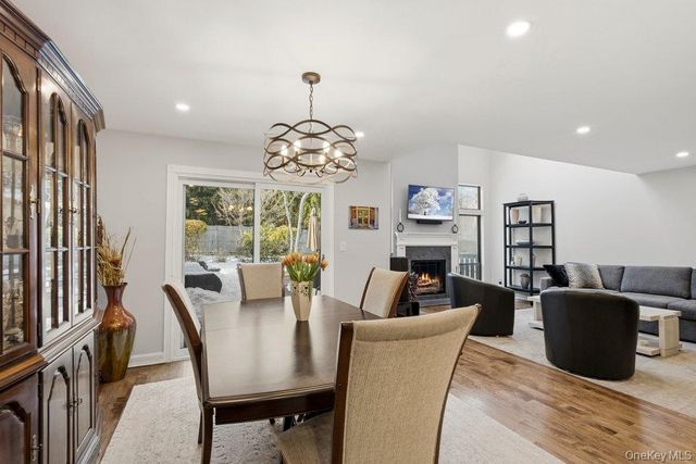 8 Wimbledon Court, Jericho, NY 11753