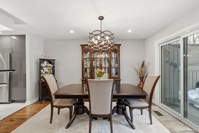 8 Wimbledon Court, Jericho, NY 11753