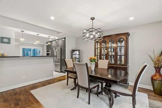 8 Wimbledon Court, Jericho, NY 11753