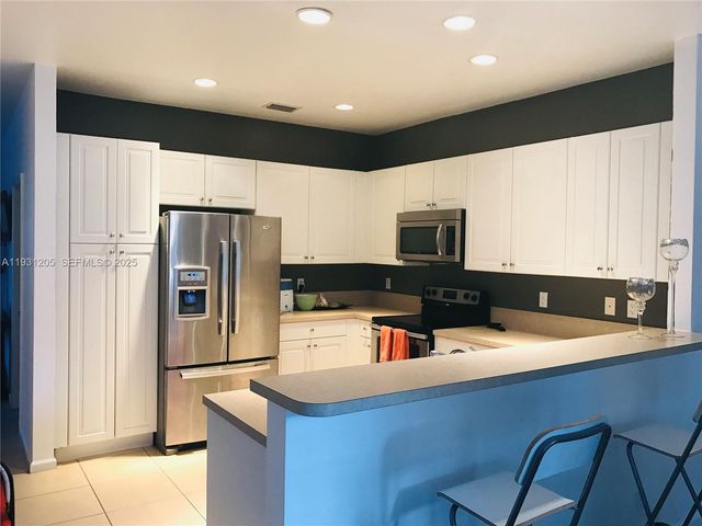 3199 NW 32nd Ter, Oakland Park, FL 33309