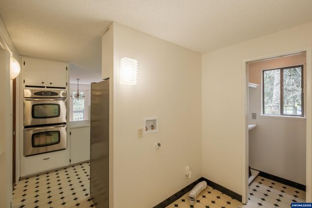 3960 Deepwood Ln NW, Salem, OR 97304