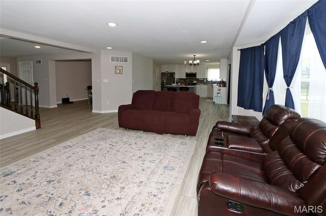 713 Palisades Drive, St Charles, MO 63301