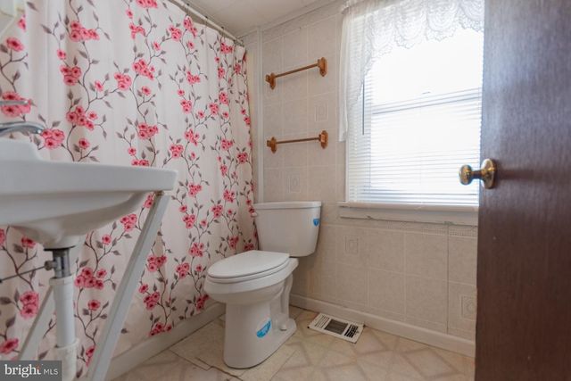 404 S CHARLES ST, Charles Town, WV 25414