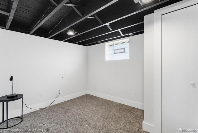 988 E Troy Street, Ferndale, MI 48220