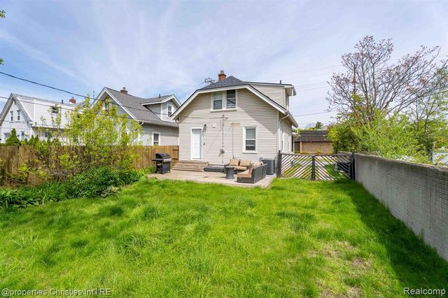 988 E Troy Street, Ferndale, MI 48220