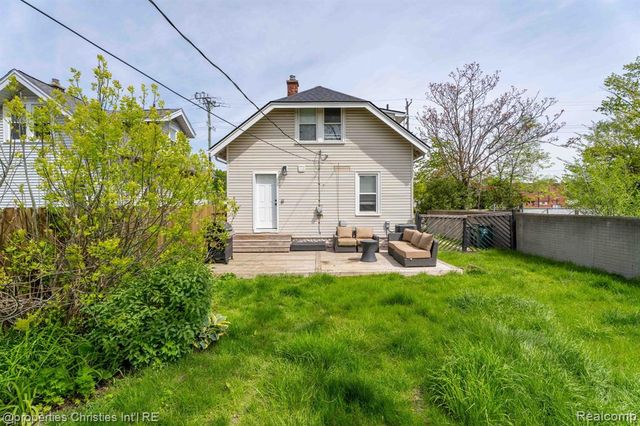 988 E Troy Street, Ferndale, MI 48220