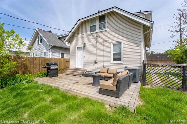 988 E Troy Street, Ferndale, MI 48220
