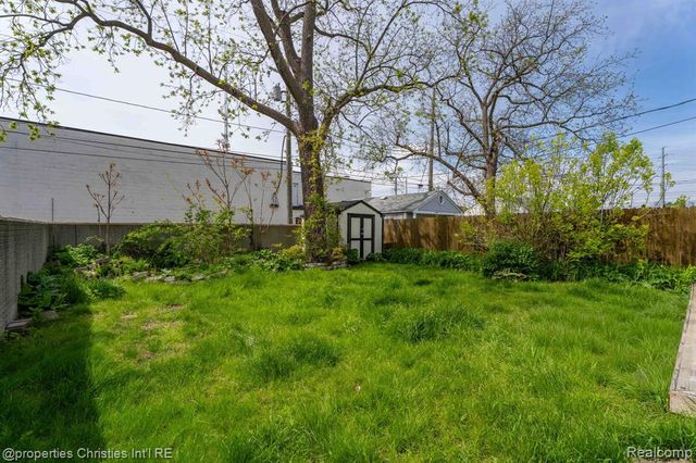 988 E Troy Street, Ferndale, MI 48220