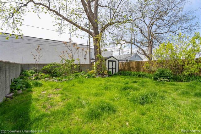 988 E Troy Street, Ferndale, MI 48220