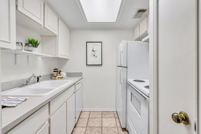 4525 Gilbert Avenue 104, Dallas, TX 75219