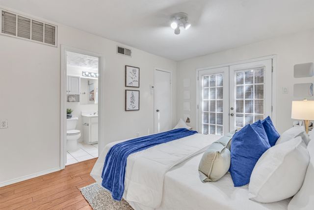 4525 Gilbert Avenue 104, Dallas, TX 75219