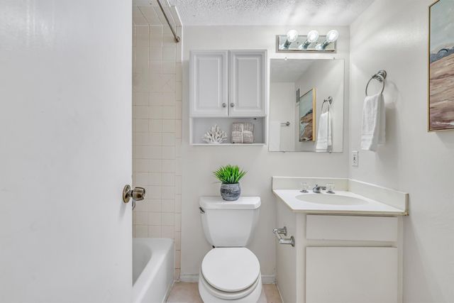 4525 Gilbert Avenue 104, Dallas, TX 75219