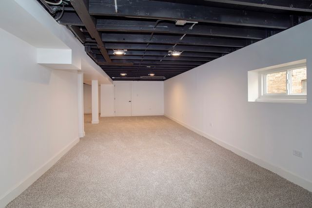 2115 S 7th Avenue, Maywood, IL 60153
