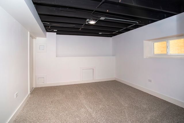 2115 S 7th Avenue, Maywood, IL 60153