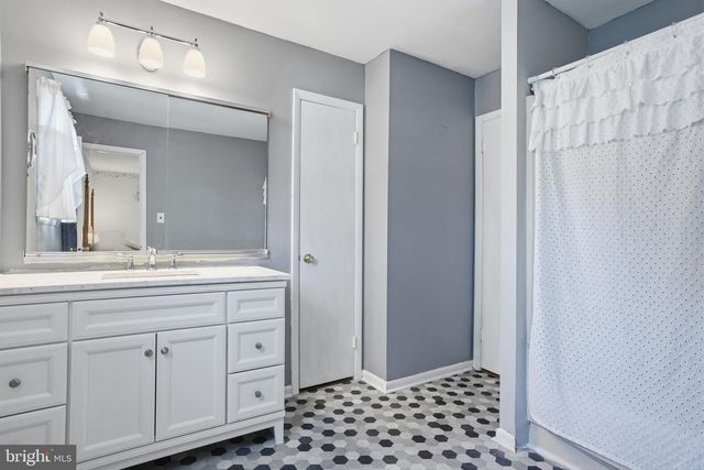 110 HORSESHOE LN, Horsham, PA 19044